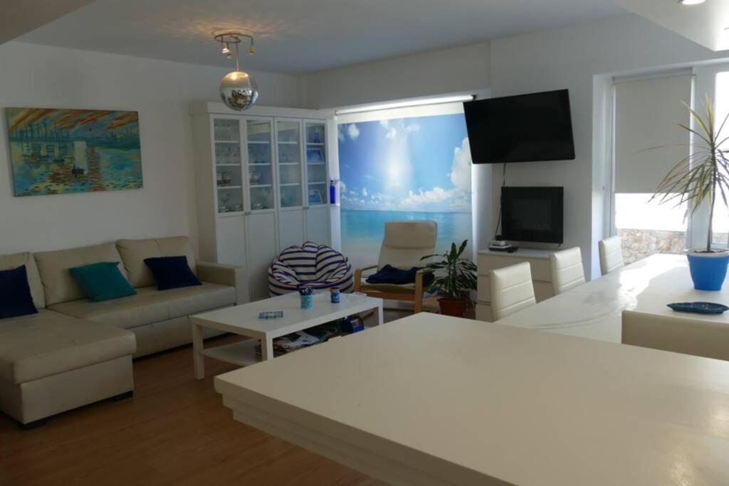 Piso En Santa Cristina, A 150 M De La Playa Apartment Олейрос Екстериор снимка